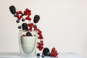 yogurt, fruit, blackberries-2104327.jpg